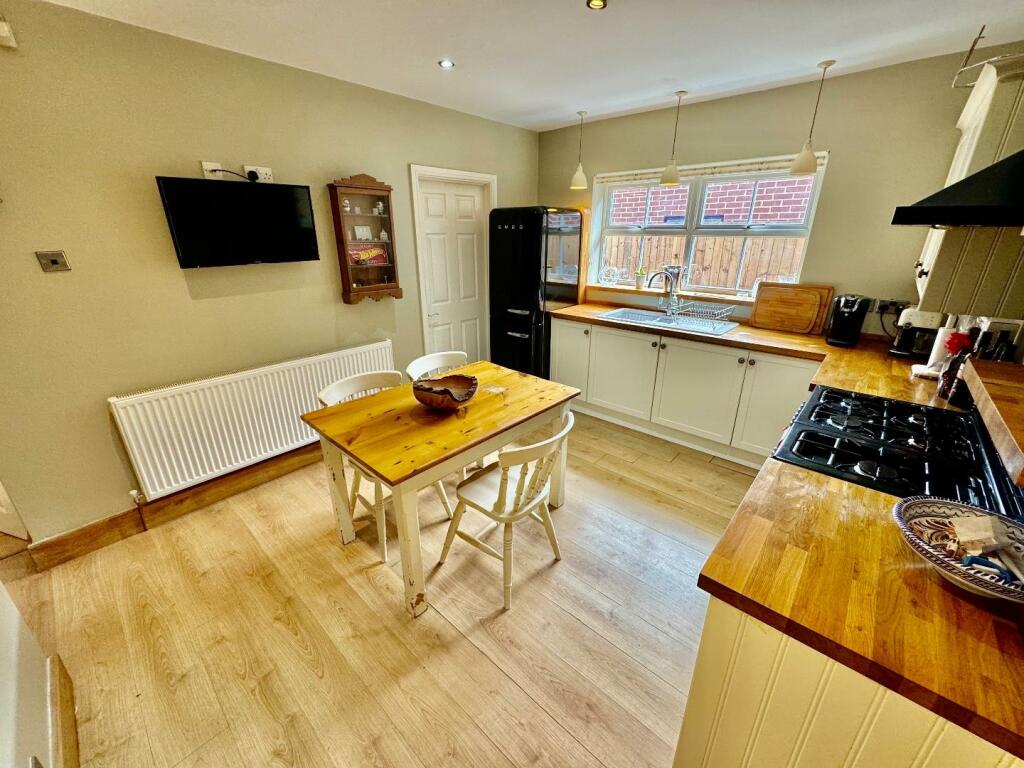 4 bed Detached