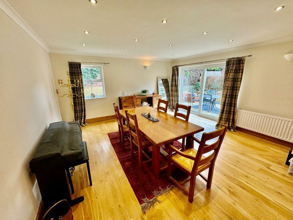 4 bed Detached
