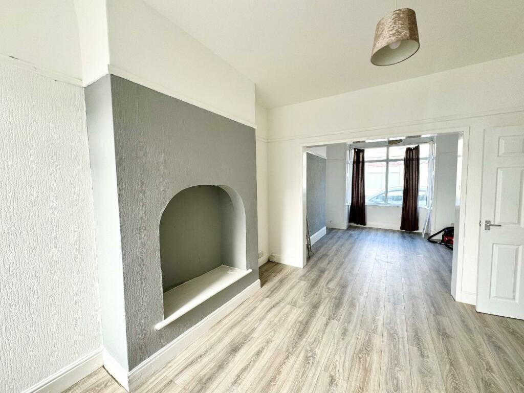 3 bed End of Terrace
