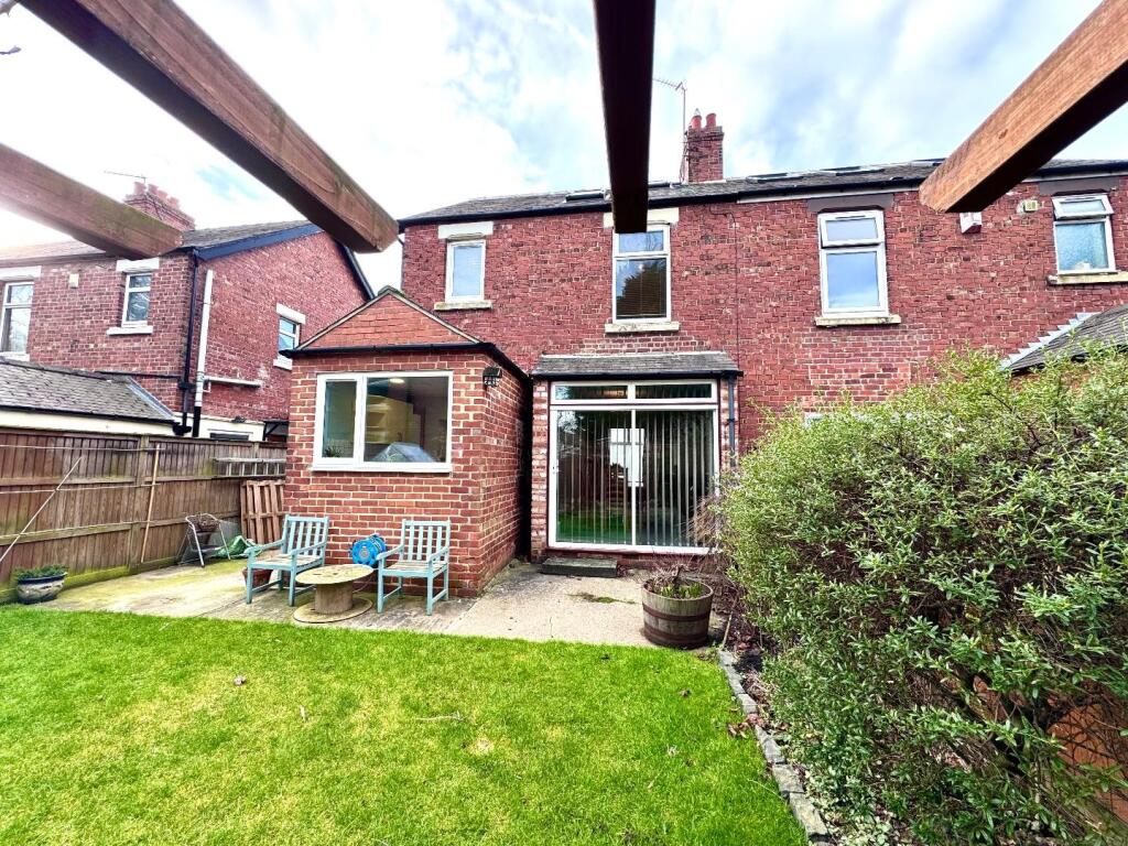 4 bed Semi-Detached