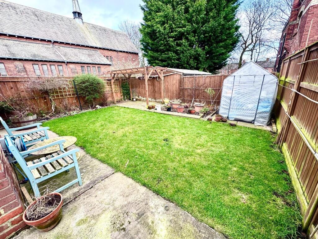 4 bed Semi-Detached