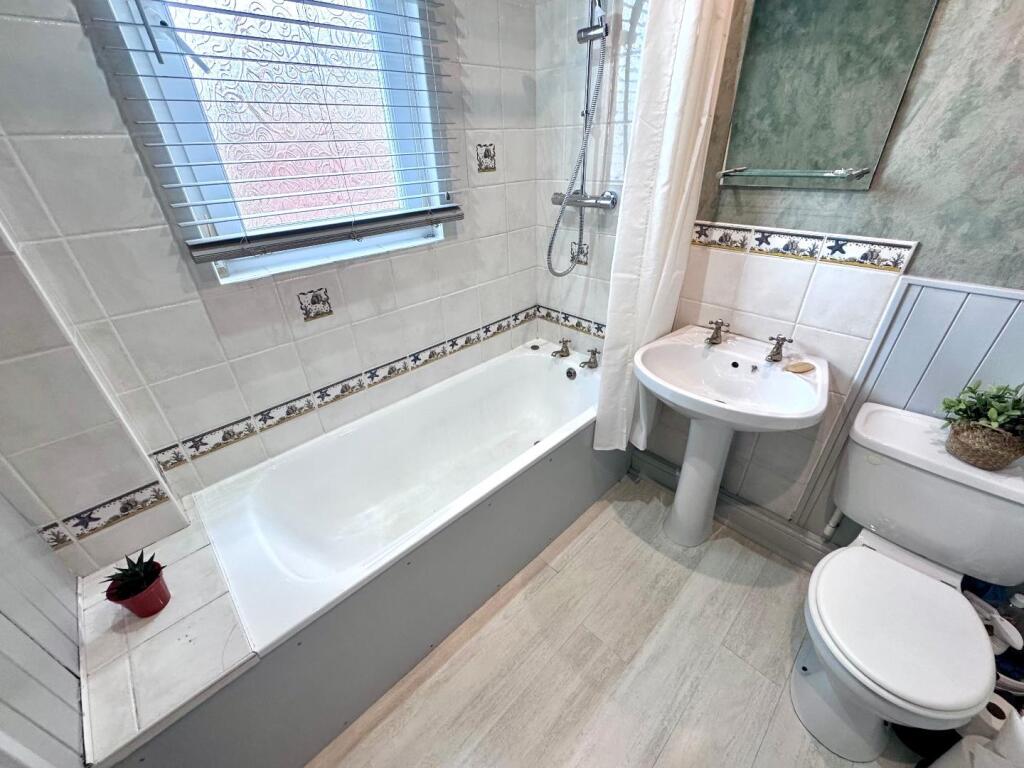 4 bed Semi-Detached