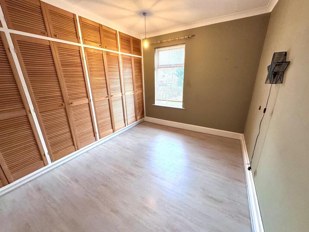 4 bed Semi-Detached