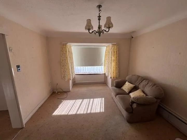 13 Waterford Drive, Little Neston