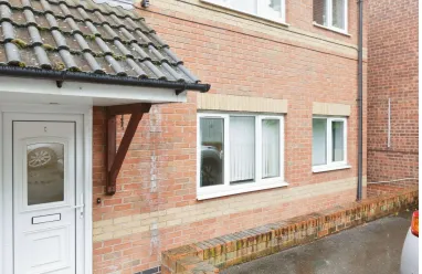 1 bed Ground Flat