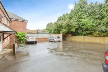 1 bed Ground Flat