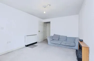 1 bed Ground Flat
