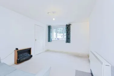 1 bed Ground Flat