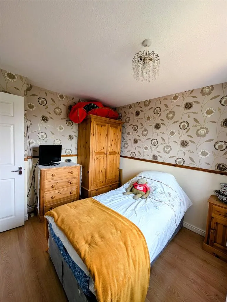 3 bed End of Terrace