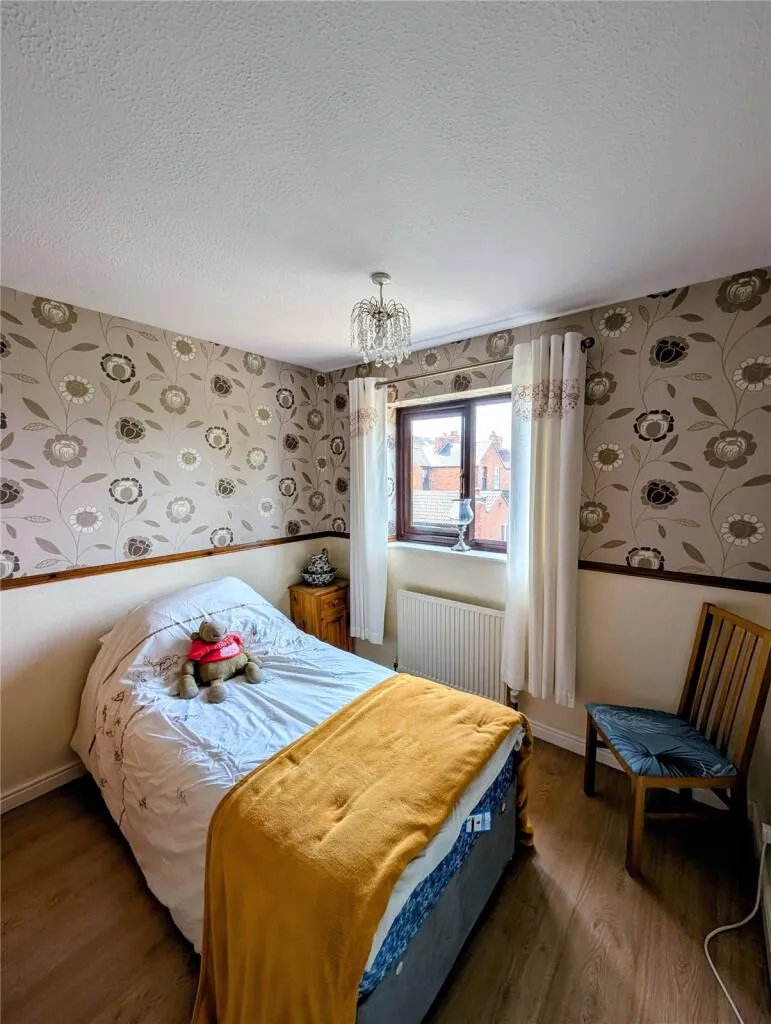 3 bed End of Terrace