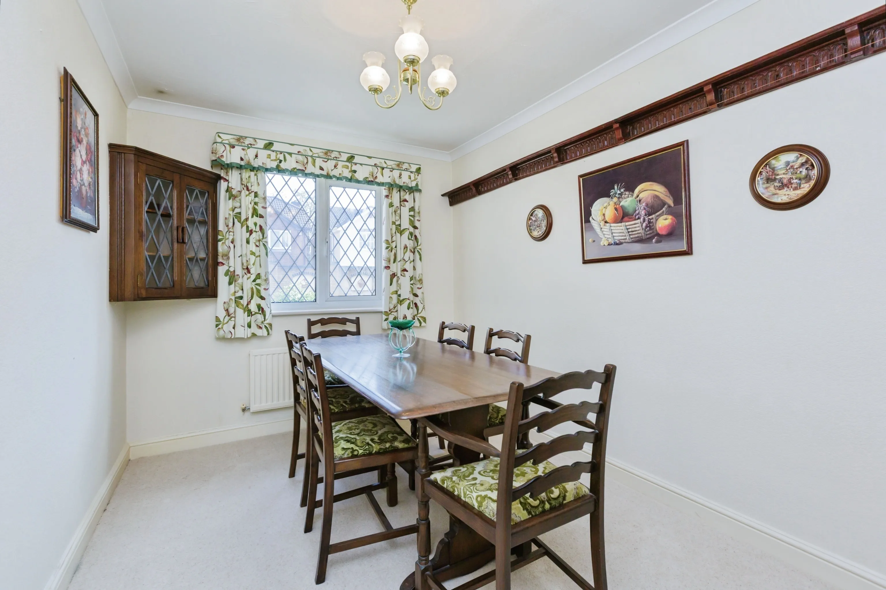 4 bed Detached Bungalow