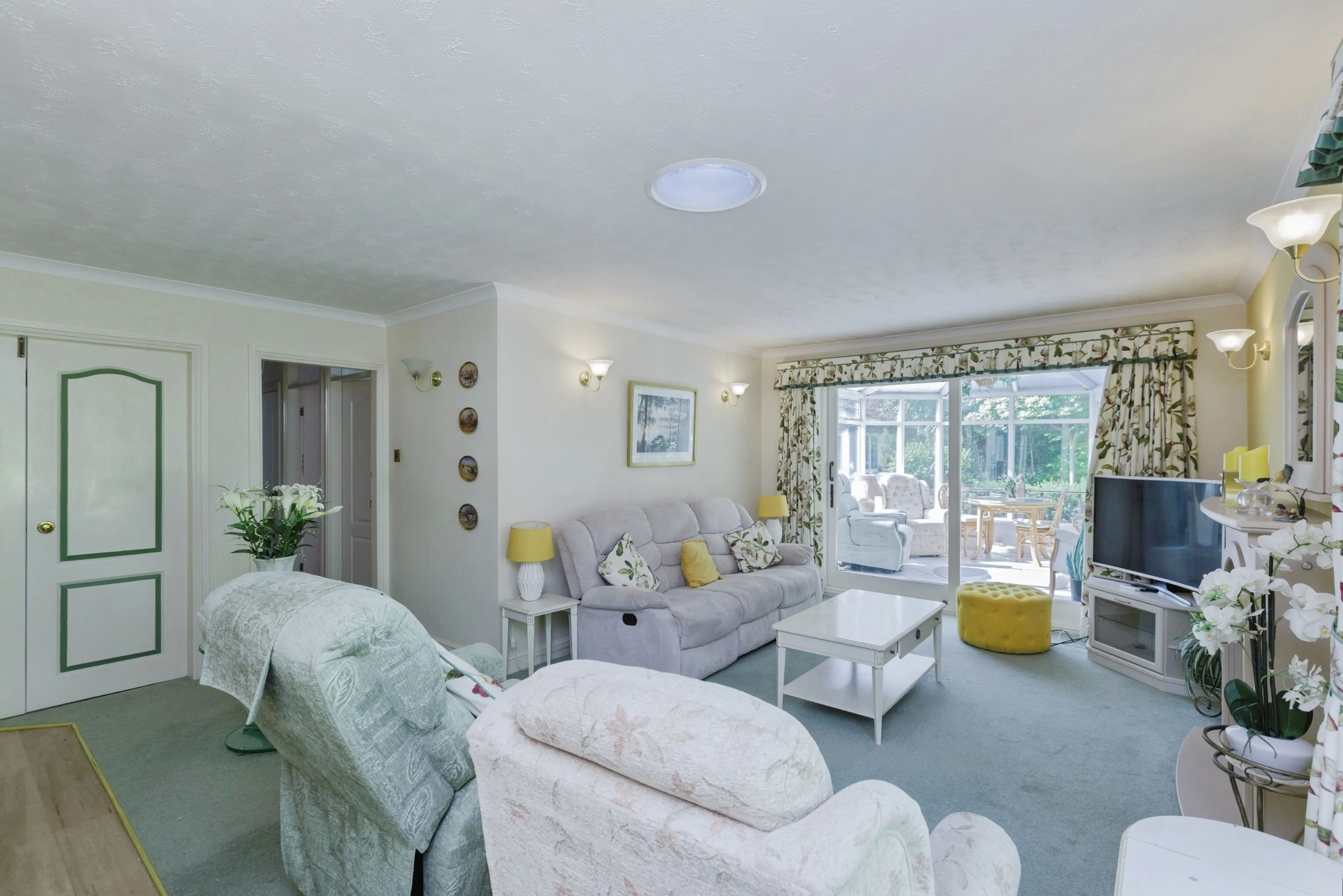4 bed Detached Bungalow
