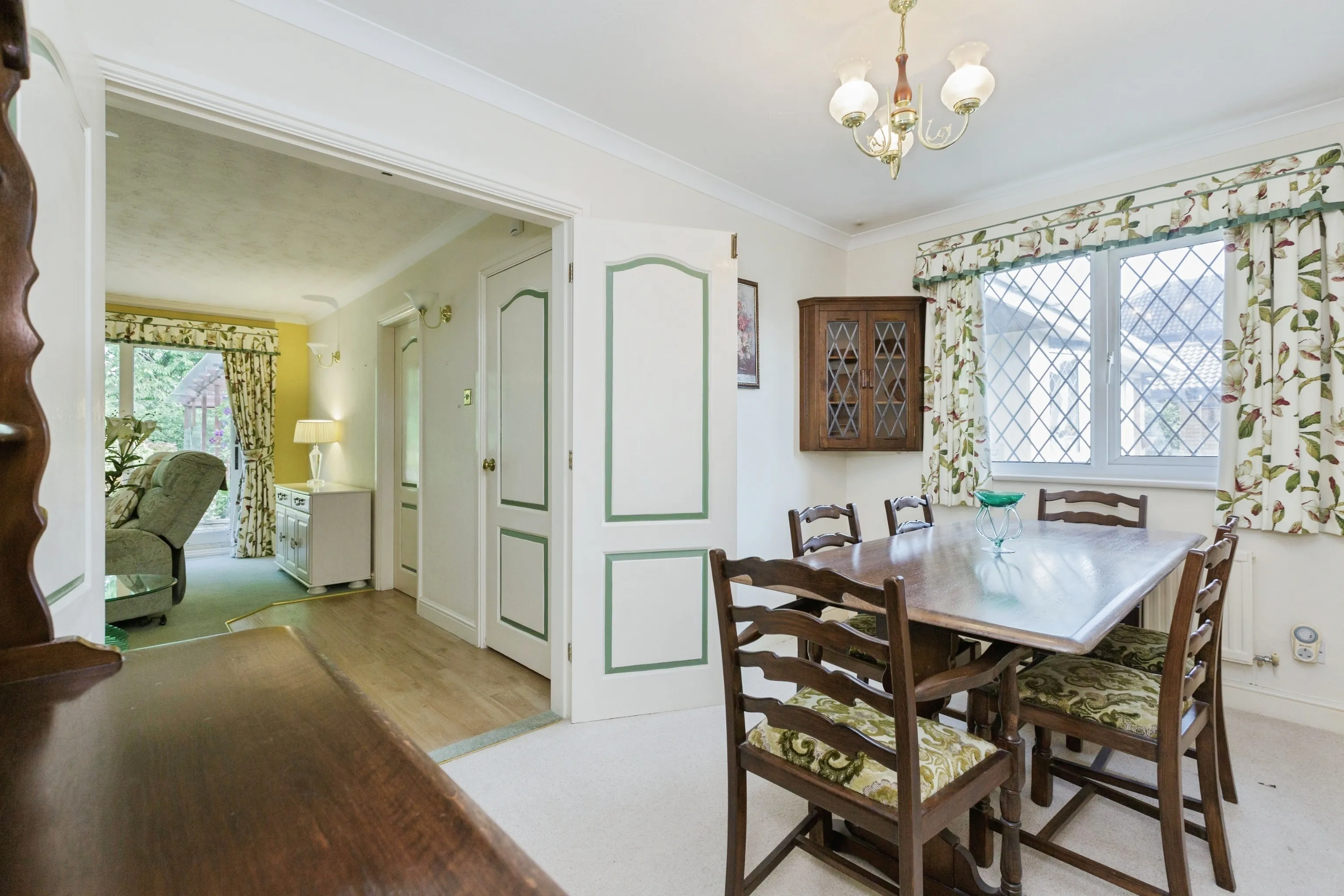 4 bed Detached Bungalow