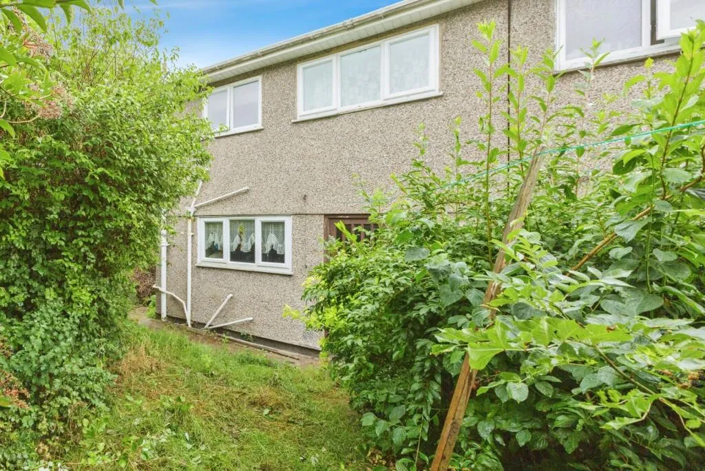 3 bed End of Terrace