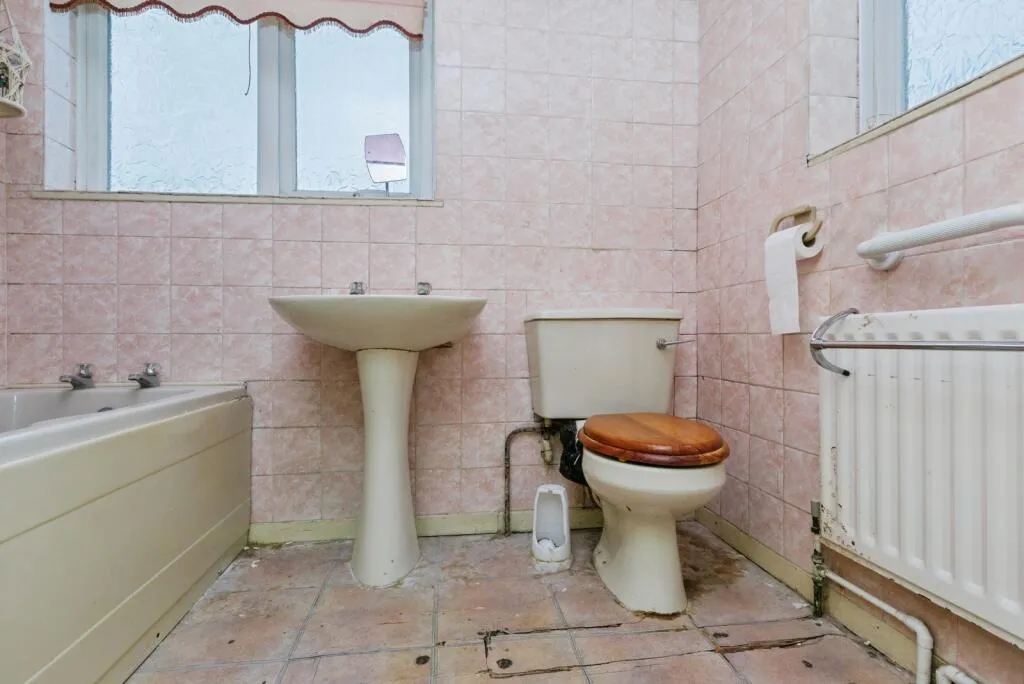 3 bed End of Terrace