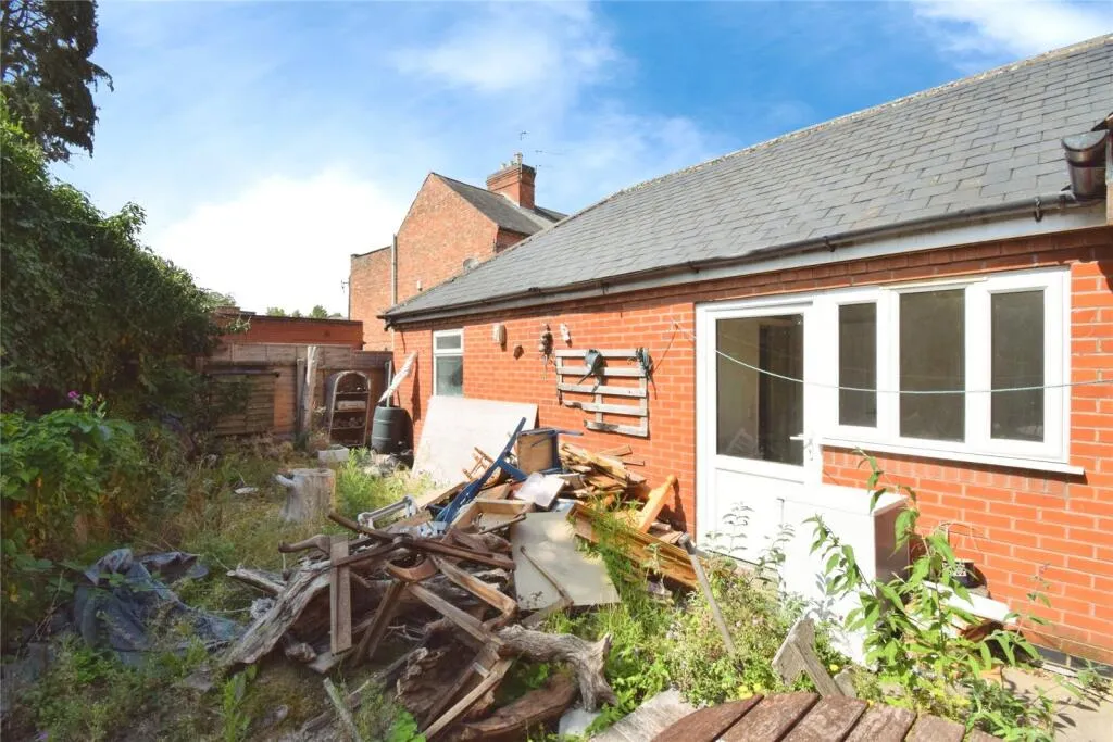 1 bed Semi-Detached Bungalow