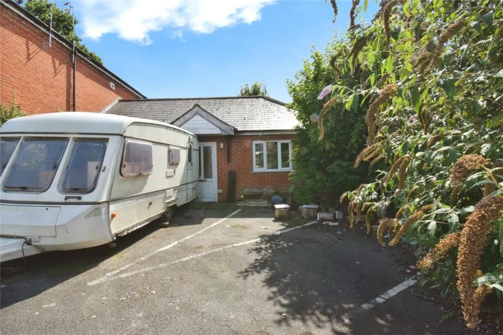 1 bed Semi-Detached Bungalow