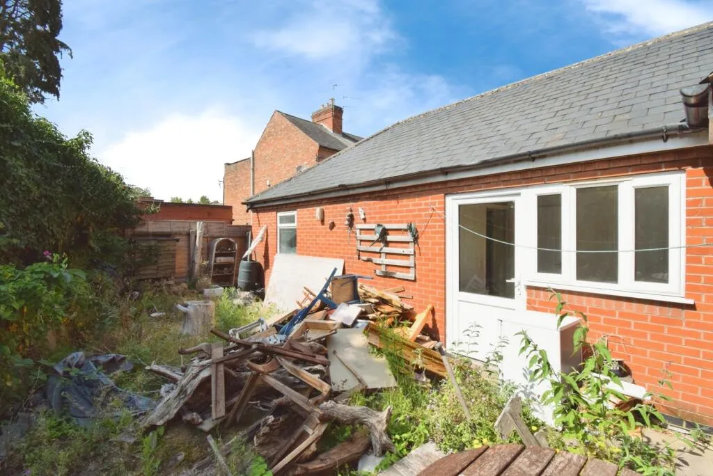 1 bed Semi-Detached Bungalow