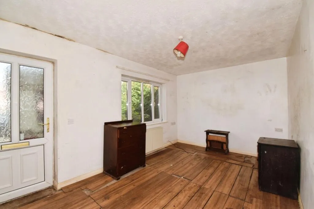 1 bed Semi-Detached Bungalow
