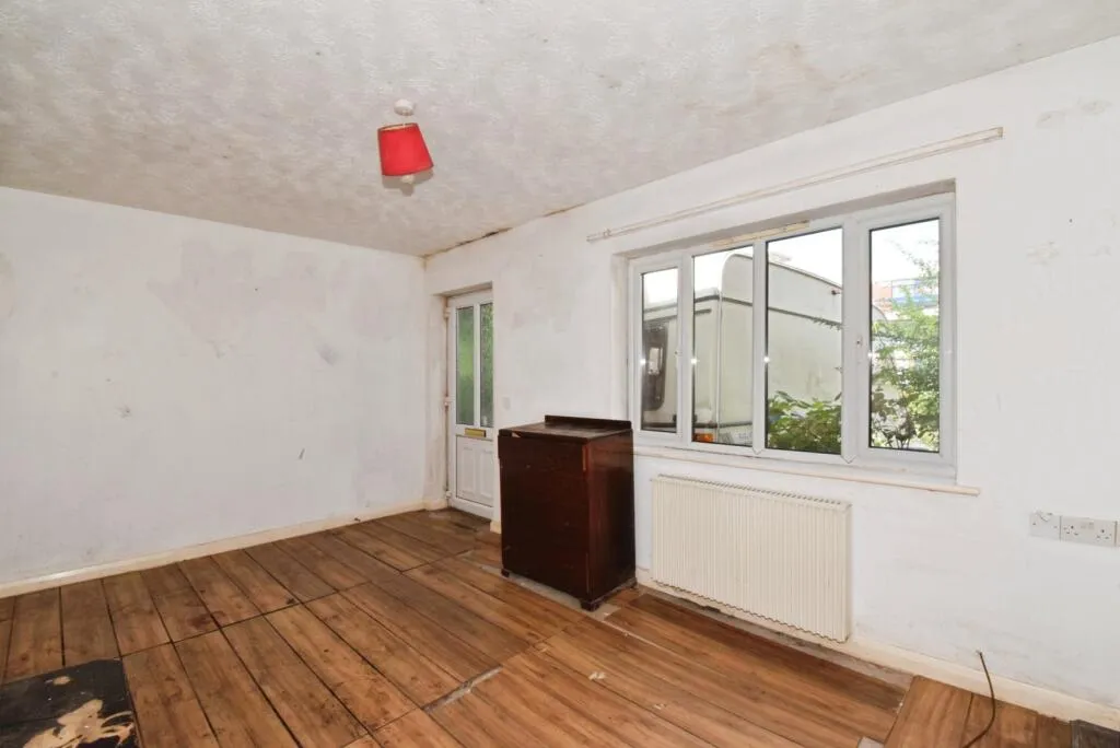 1 bed Semi-Detached Bungalow