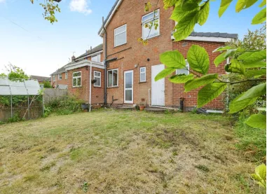 4 bed Link Detached House