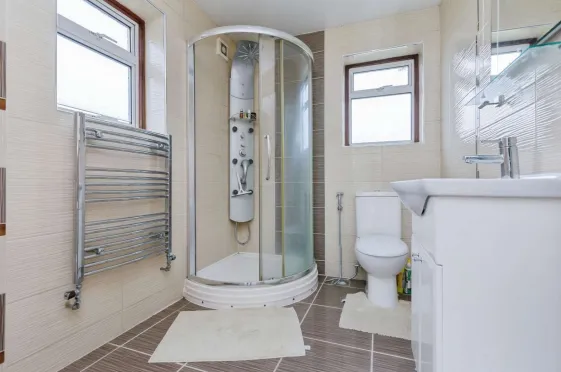 4 bed Link Detached House