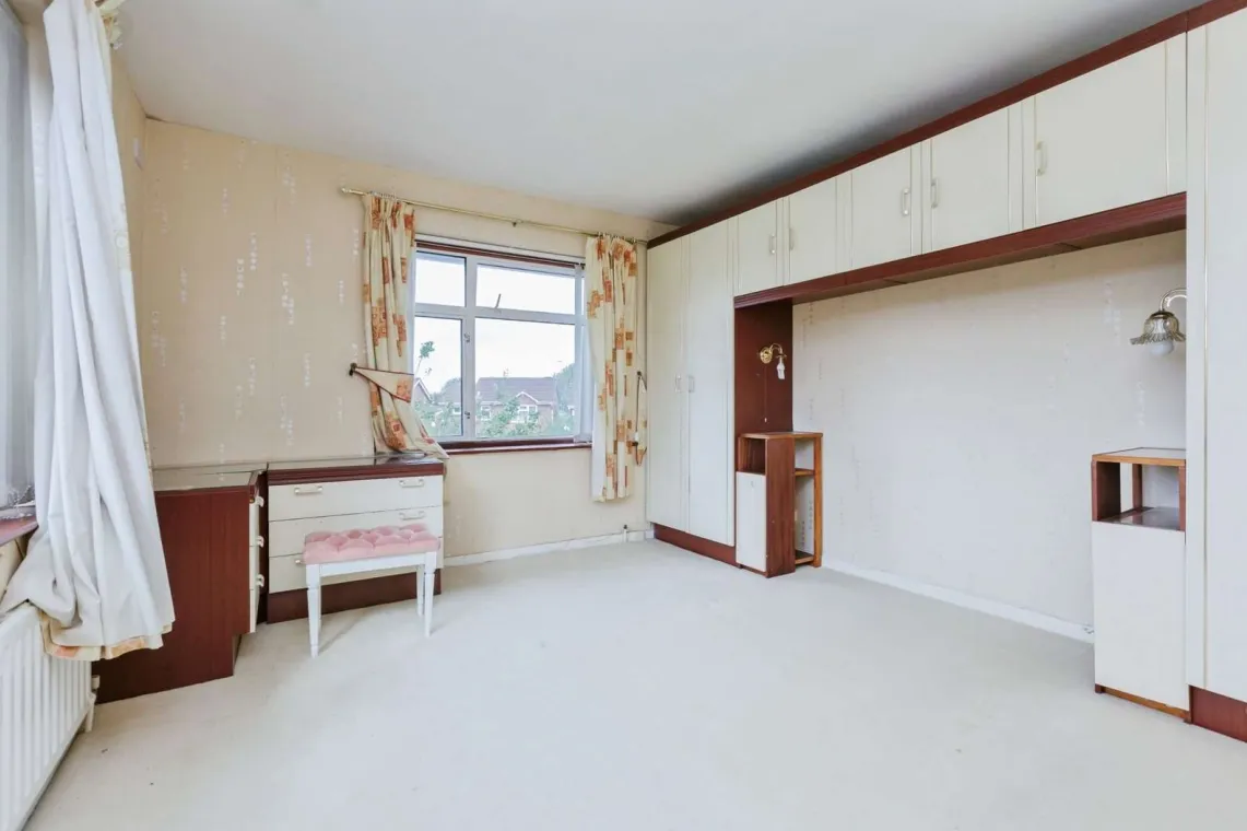 4 bed Link Detached House