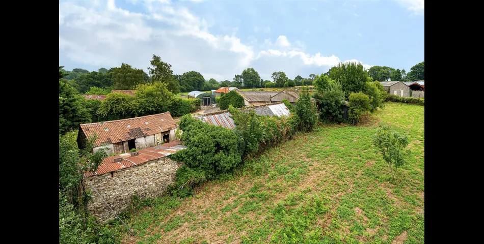 Land & Buildings at Paye Farm - Churchstanton