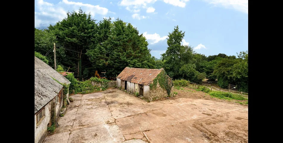 Land & Buildings at Paye Farm - Churchstanton