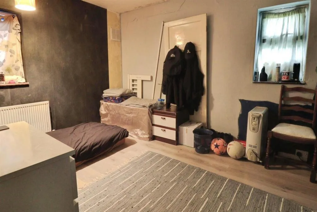 3 bed End of Terrace