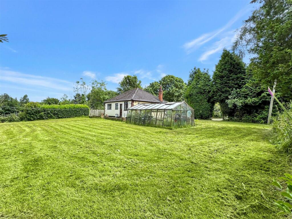 2 bed Detached