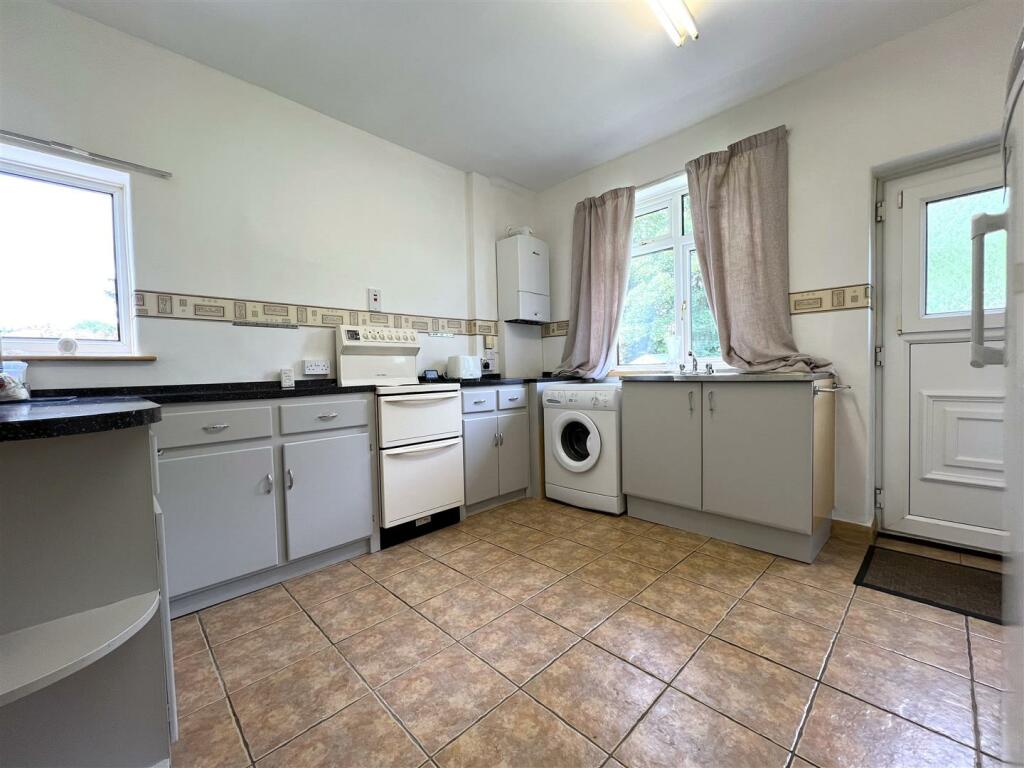 2 bed Detached