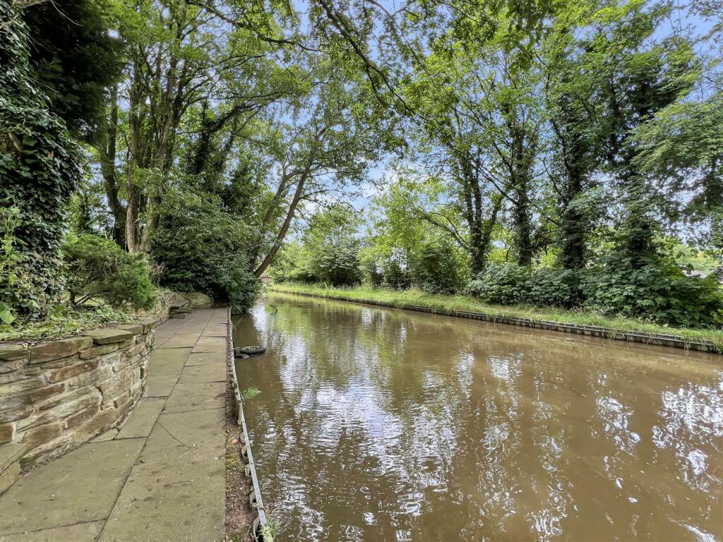 2 bed Detached