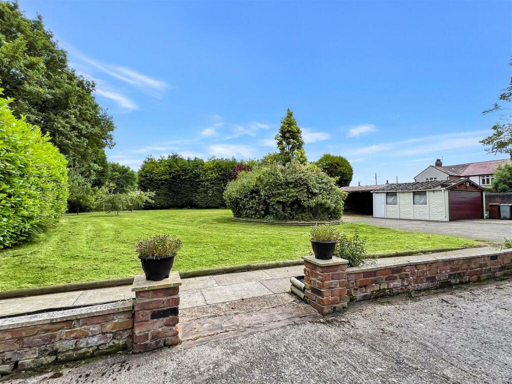 2 bed Detached
