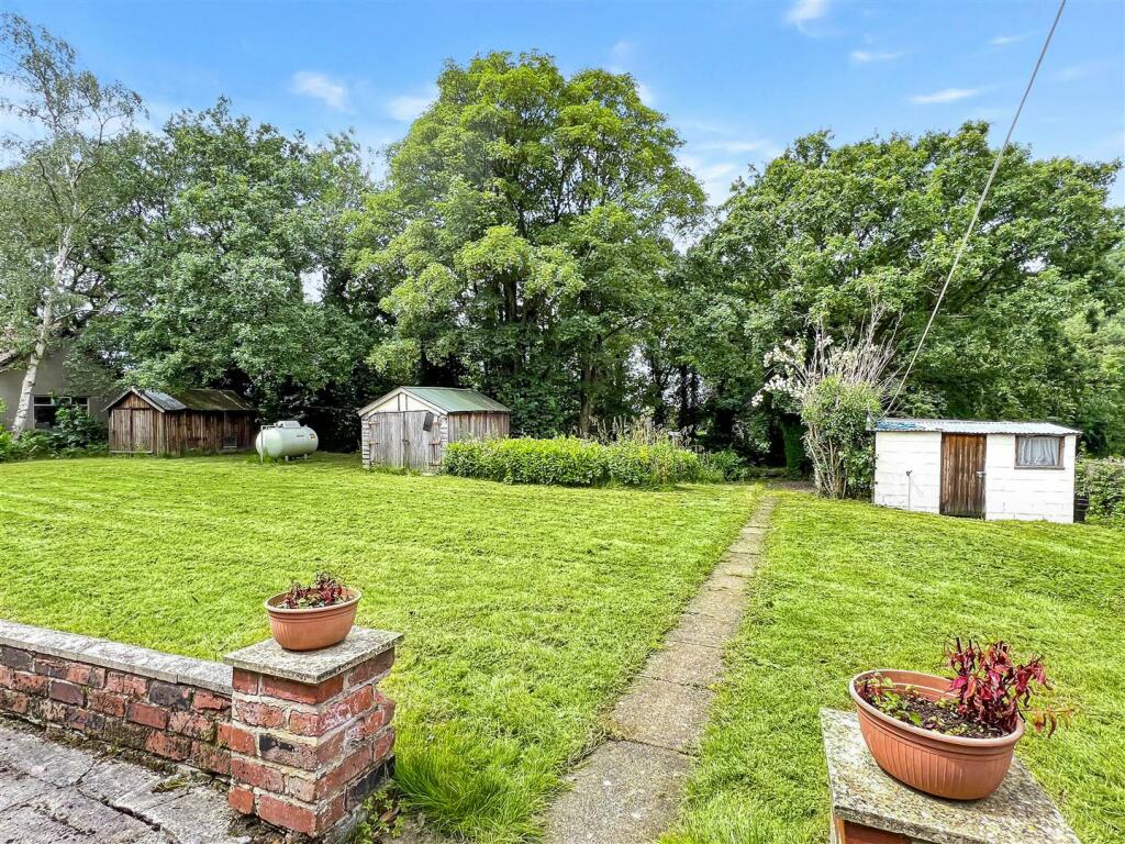 2 bed Detached
