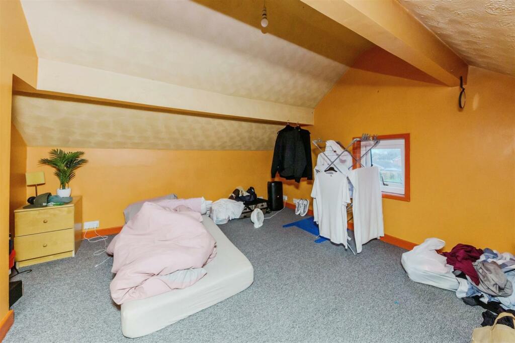 5 bed End of Terrace