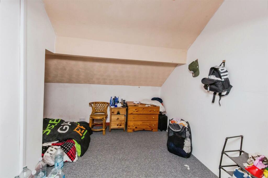 5 bed End of Terrace