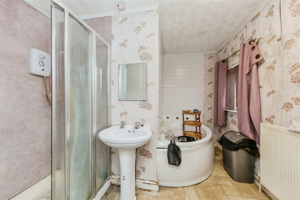 5 bed End of Terrace