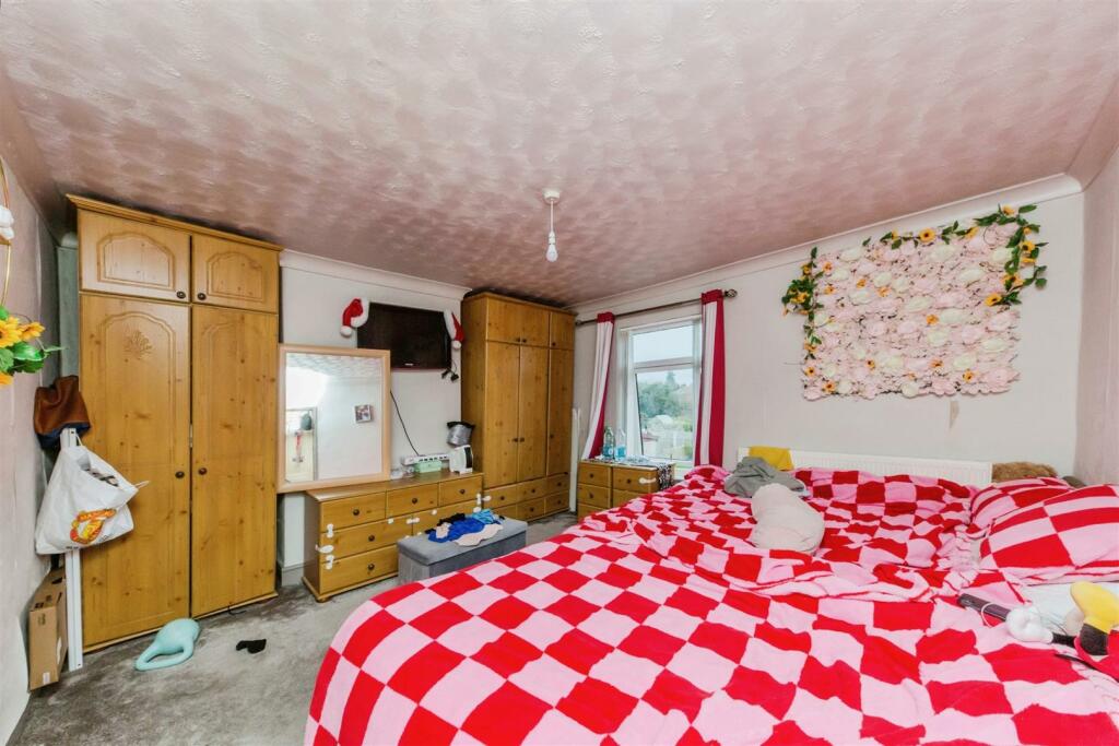 5 bed End of Terrace