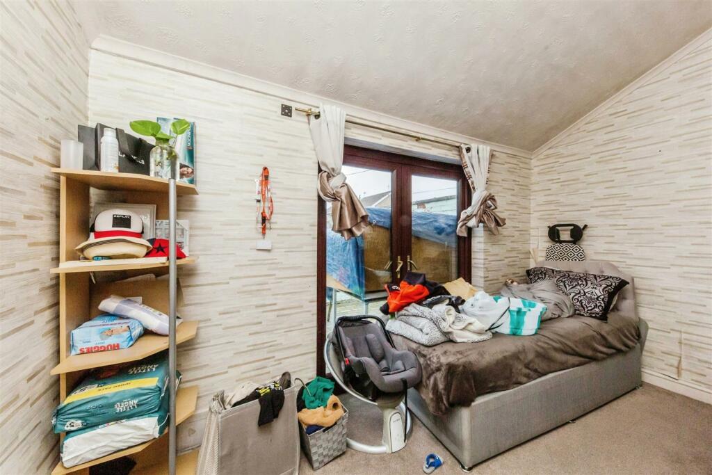 5 bed End of Terrace