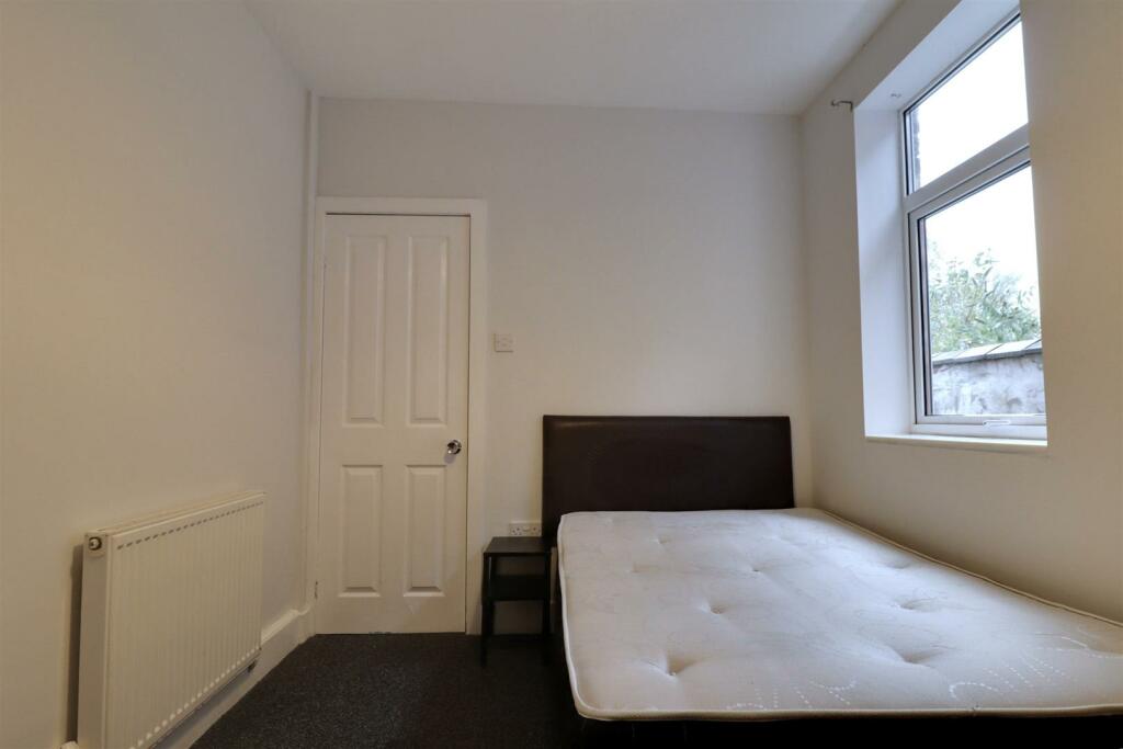 5 bed House
