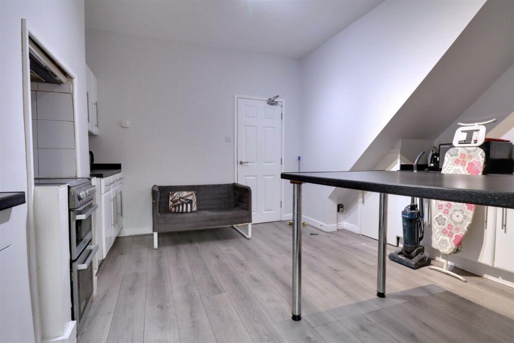 5 bed House