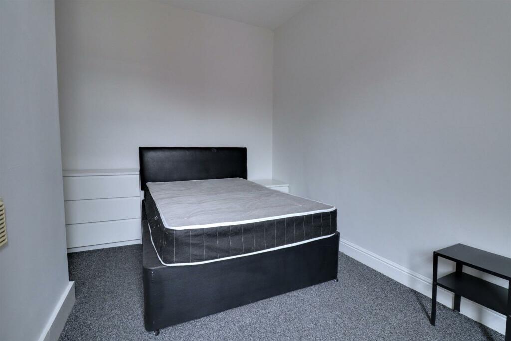 5 bed House