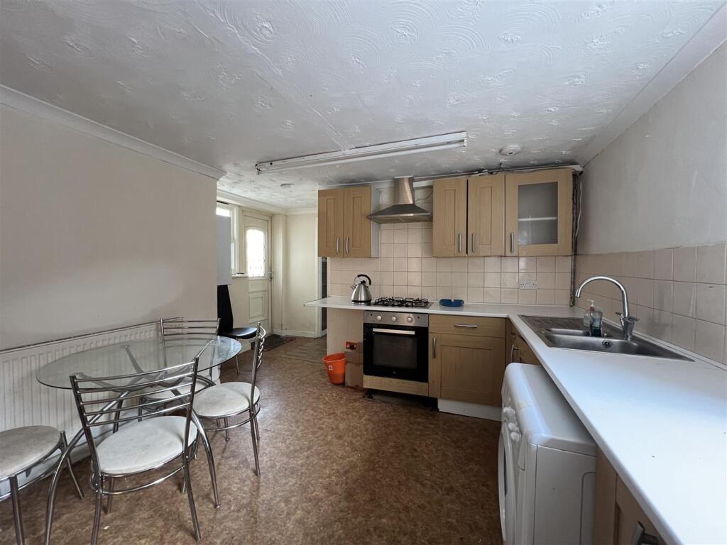 4 bed Block of Apartments
