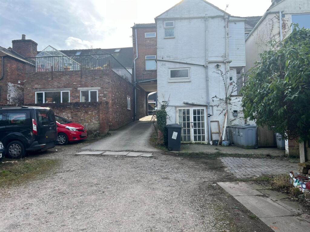 4 bed Block of Apartments