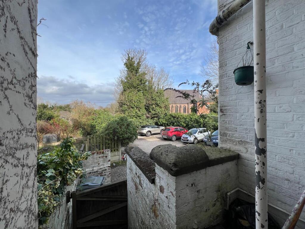 4 bed Block of Apartments