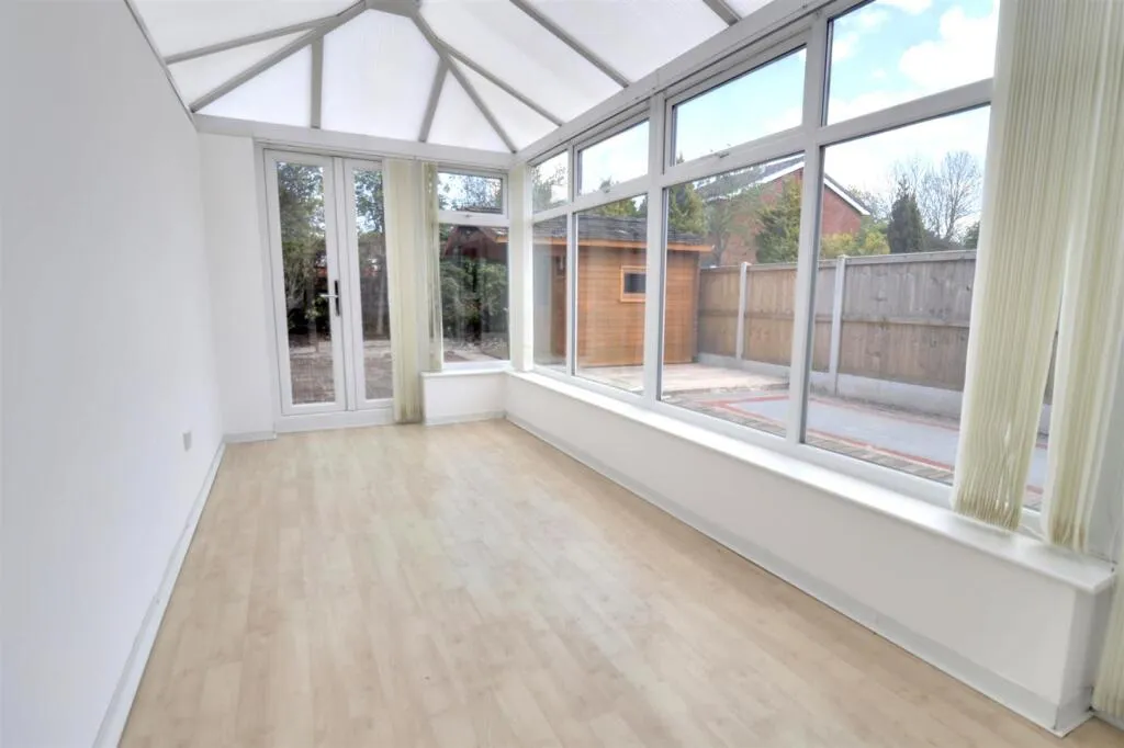 2 bed Link Detached House