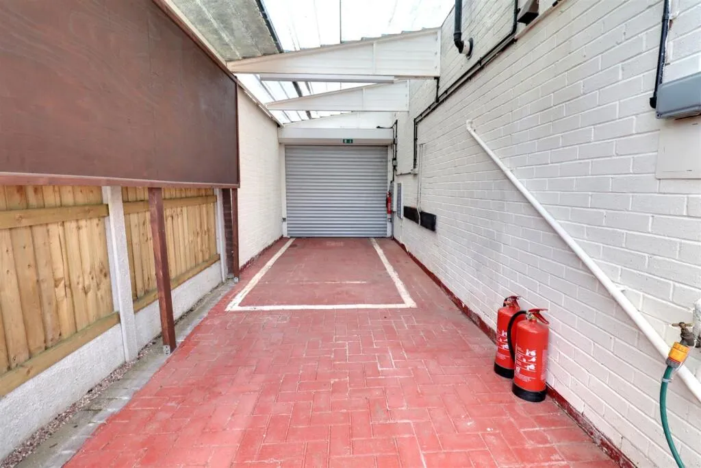 2 bed Link Detached House