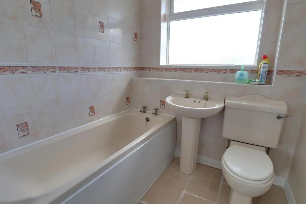 2 bed Link Detached House