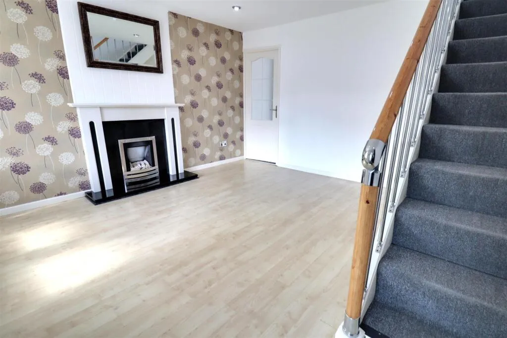 2 bed Link Detached House